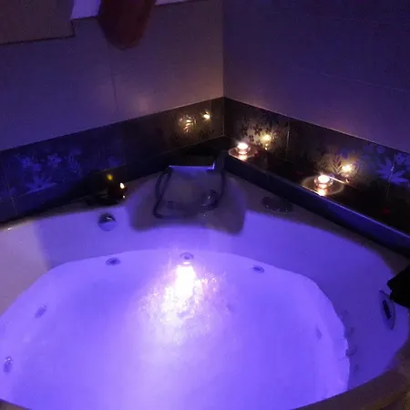 Mas Du Cresponnet בית הארחה 3*